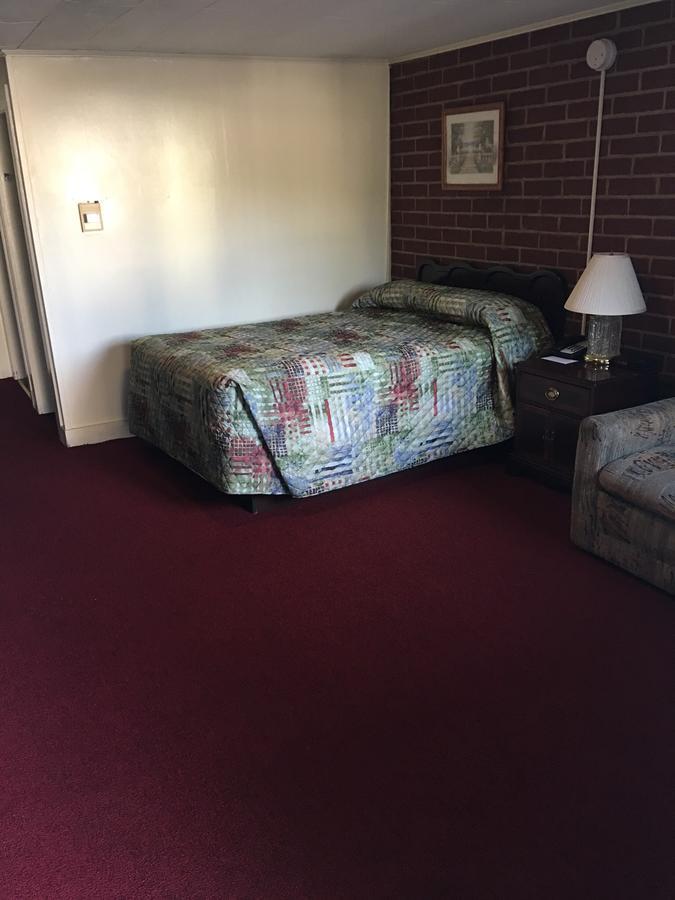 Lancaster Motor Inn Dış mekan fotoğraf