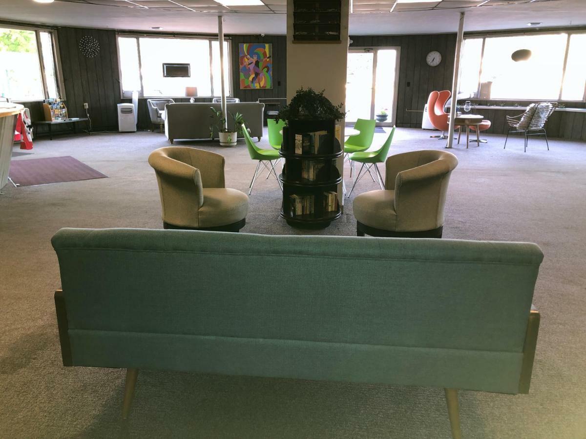 Lancaster Motor Inn Dış mekan fotoğraf